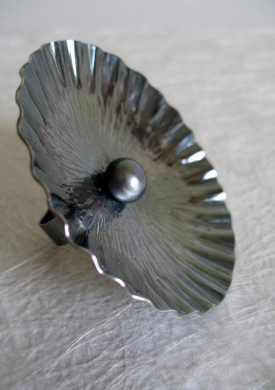 Black Ruff ring, oxidised silver and black fw pearl